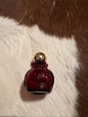 Vintage Avon Sweet Honesty Perfume Cologne Red Glass Heartstrings Decanter .5oz
